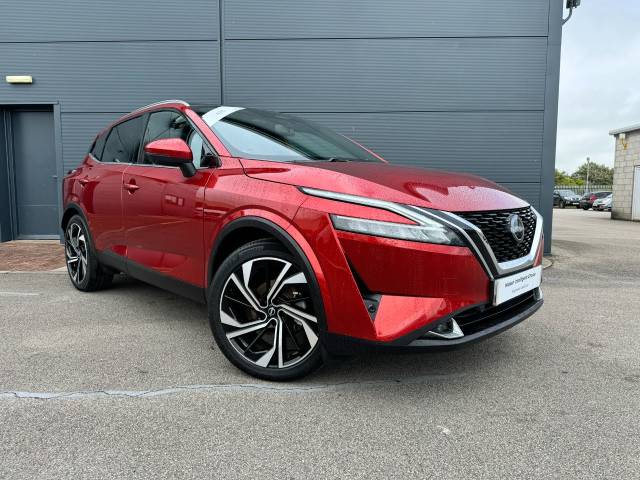 Nissan Qashqai 1.3 DIG-T TEKNA PLUS DCT MHEV 5d 156 BHP Hatchback Hybrid Red
