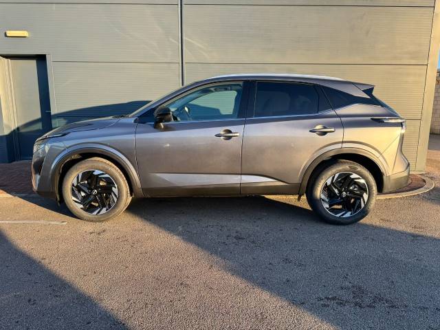 2025 Nissan Qashqai 1.3 DiG-T MH 140 N-Connecta Glass Roof 5dr