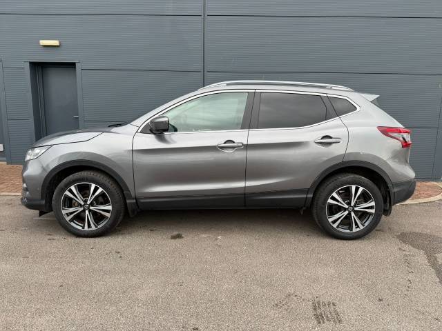 2020 Nissan Qashqai 1.3 DiG-T N-Connecta  GLASS ROOF5dr
