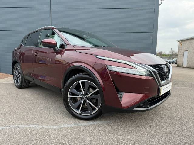 Nissan Qashqai 1.3 DiG-T MH Tekna 5dr Hatchback Petrol Burgandy