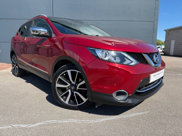 Nissan Qashqai 1.2 DiG-T Tekna Glass roof 5dr Xtronic Hatchback Petrol Magnetic Red