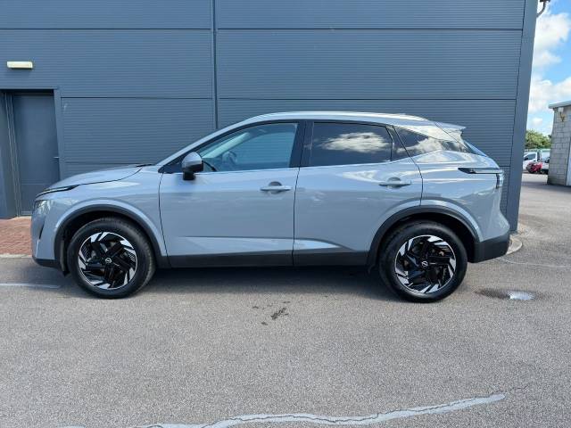 2025 Nissan Qashqai 1.3 DiG-T MH N-Connecta Glass roof  5dr