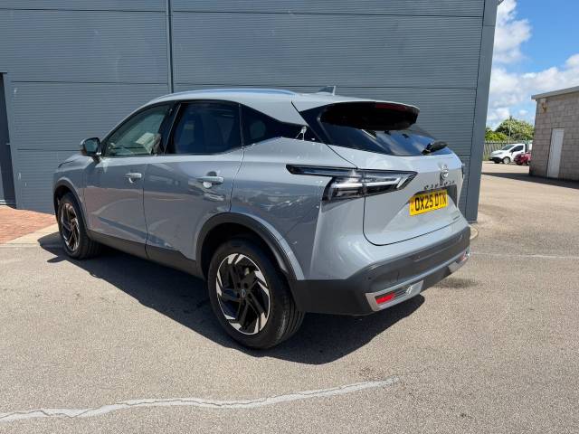 2025 Nissan Qashqai 1.3 DiG-T MH N-Connecta Glass roof  5dr